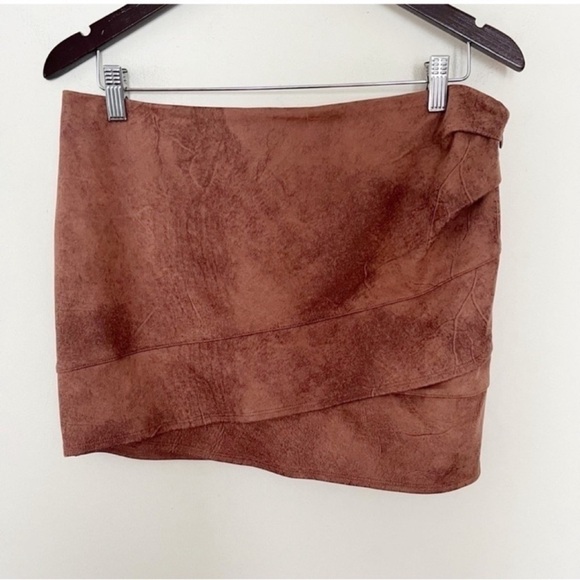 Free People Brown Faux Suede Wrap Mini Skirt Size 8 Ruched Side Zipper - Picture 1 of 10